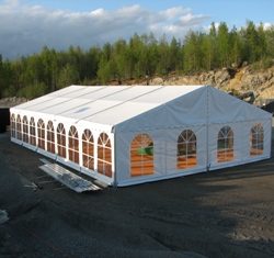 Iso valkoinen vuokrattava teltta